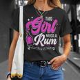 Dieses Mädchen Needs A Rum Saufen Rums Trinken Rum T-Shirt Geschenke für Sie