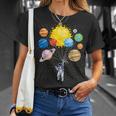 Divertido Astronauta Globo Espacial Planetas Ciencia Sistema Solar Camiseta unisex Regalos para ella