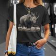 Donna Maestoso Rinoceronte Gigante Nella Savana Africana Rhinoceros Grafica Con Collo A Maglietta Regalos para ella