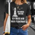 Ich Muss Gar Nix Ich Muss Nur Nach Flensburg Holiday Norden T-Shirt Geschenke für Sie