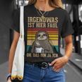 Irgendwas Ist Hier Faul Sloth Animal Morgenmuffel T-Shirt Geschenke für Sie