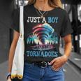 Juste Un Garçon Qui Aime Les Tornades La Météorologie Et Le Chasseur De Tempêtes T-Shirt Cadeaux pour elle