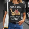 Lindo Regalo Camel Gráfico Just A Girl Who Loves Camels Camiseta unisex Regalos para ella
