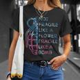 Non Fragile Come Un Fiore Fragile Come Una Bomba Donne Femministe Maglietta Regalos para ella