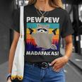 Pew Pew Madafakas Crazy Mapache Gun Regalos Divertidos Camiseta unisex Regalos para ella