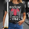 Rockin Desde 1964 Rock & Roll Cumpleaños Retro Rock And Roll Camiseta unisex Regalos para ella