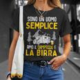 Sono Un Uomo Semplice Amo Il Campeggio E La Birra Camper Maglietta Regalos para ella