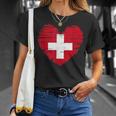 Switzerland Heart Swiss Flag Swiss Pride Camiseta unisex Regalos para ella