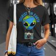 TouristDer Tourist On Earth Alien Earth Day Bevorzugt Den Tag Der Erde T-Shirt Geschenke für Sie