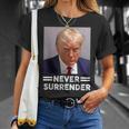 Trump Shot Never Surrender Trumpote 2024 Maglietta Regalos para ella