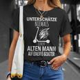 Unterschätze Niemals Einen Alten Mann Auf Einem E-Scooter T-Shirt Geschenke für Sie