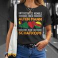 Unterschätze Niemals Einen Alten Mann Beim Schafkopf T-Shirt Geschenke für Sie