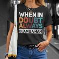 When In Doubt Always Blame A Man Maglietta Regalos para ella
