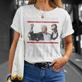 Bomba De Puño De Donald Trump Luchamos Contra La Bandera Estadounidense Trump 2024 Manga Larga Camiseta unisex Regalos para ella