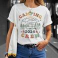 Camping Crew 2024 Familienpassender Sommertrip Camp Retro T-Shirt Geschenke für Sie