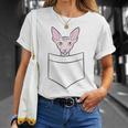 Divertido Gato Sphynx En El Bolsillo Lindo Bebé Sphynx Gato Camiseta unisex Regalos para ella