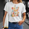 Retro Happy Last Day Of School End Of School Out T-Shirt Geschenke für Sie