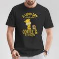 Une Bonne Journée Commence Avec Le Café Et Les Girafes T-Shirt Cadeaux drôles