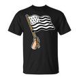 Bretagne Main Brandissant Le Drapeau Breton Gwenn Ha Du T-Shirt