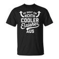 With So Ssieht Ein Richtig Cooler Erzieher Aus Educator German Text So Ssieht E T-Shirt