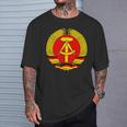 Ddr Coat Of Arms Hammer Sickle Flag Ostalgia Ddr S T-Shirt Geschenke für Ihn