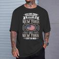 Ich Lebe Nicht In New York Aber New York Lebt In Mir T-Shirt Geschenke für Ihn