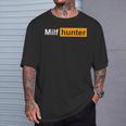 Milf Hunter Adult Humor Joke For Who Love Milfs Maglietta Regalos para él