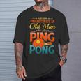 Never Underestimate An Old Man Who Plays Ping Pong Maglietta Regalos para él
