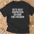 Bitte Nicht Ansprechen Ich Habe Eine Freundin T-Shirt Geschenke für alte Männer