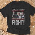 Bomba De Puño De Donald Trump Luchamos Contra La Bandera Estadounidense Trump 2024 Camiseta unisex Regalos para ancianos