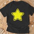 Estrella Amarilla Grande Con Borde Estrella Amarilla Camiseta unisex Regalos para ancianos