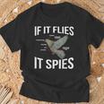 If It Flies It Spies Cool Pigeon Piccione Colombe Maglietta Regalos para ancianos