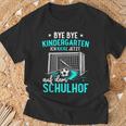 Football Bye Bye Kindergarten I Tschüss Kindergarten T-Shirt Geschenke für alte Männer