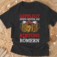 Gepflegt Einen Hinter Die Rüstung Römern Beer Saying T-Shirt Geschenke für alte Männer