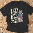 Laida Es Mejor Con Gatos Libros Y Pijamas Divertido Amante De Los Gatos Camiseta unisex Regalos para ancianos