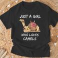 Lindo Regalo Camel Gráfico Just A Girl Who Loves Camels Camiseta unisex Regalos para ancianos