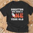 Retro Houston We Have A One Year Old 1St Birthday Astronauta Maglietta Regalos para ancianos