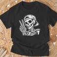 Skeleton Hand Peace Sign Retro Halloween Skeleton Hand Sign T-Shirt Gifts for Old Men