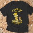 Une Bonne Journée Commence Avec Le Café Et Les Girafes T-Shirt Cadeaux pour les vieillards