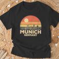 Vintage Munich Skyline T-Shirt Geschenke für alte Männer