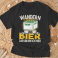 Wandern Und Bier Darum Bin Ich Hier Bierkasten T-Shirt Geschenke für alte Männer