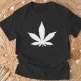 Weed Leaf In A Pocket Marijuana Cannabis Maglietta Regalos para ancianos