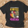 Women's Alles Was Ich Brauche Ist Kaffee & Meine Büchs T-Shirt Geschenke für alte Männer