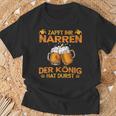 Zapft Ihr Narren Der Konig Hat Durst Lustig Drinker T-Shirt Geschenke für alte Männer