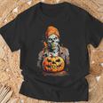 Zombie And Pumpkin T-Shirt Geschenke für alte Männer