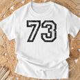 Numero 73 Bianco E Nerointage 73° Compleanno Con Collo A Maglietta Regalos para ancianos