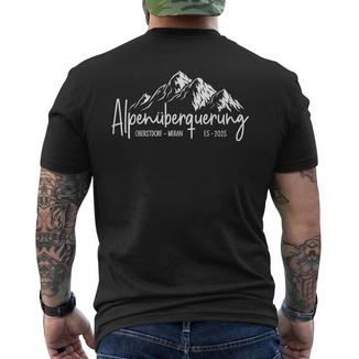 Alpen Überquerung 2025 Alpine Crossing E5 Oberstdorf Merano T-Shirt mit Rückendruck - Geschenkecke