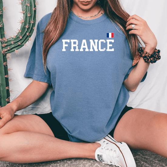 T-Shirt Drapeau France Cool – Souvenir Football, Voyage, Cadeau Famille – Homme Femme Enfant – Style Sportif Tricolore